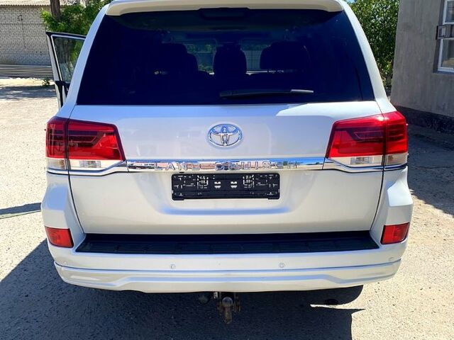 Белый Тойота Ленд Крузер, объемом двигателя 4.6 л и пробегом 250 тыс. км за 60000 $, фото 2 на Automoto.ua