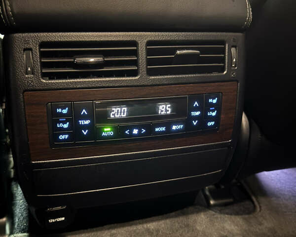 Білий Тойота Ленд Крузер, об'ємом двигуна 4.61 л та пробігом 112 тис. км за 53500 $, фото 13 на Automoto.ua