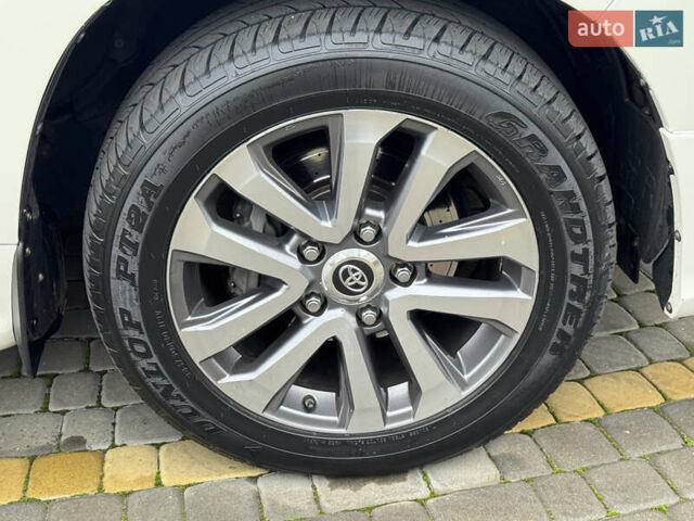 Білий Тойота Ленд Крузер, об'ємом двигуна 4.61 л та пробігом 239 тис. км за 48500 $, фото 13 на Automoto.ua