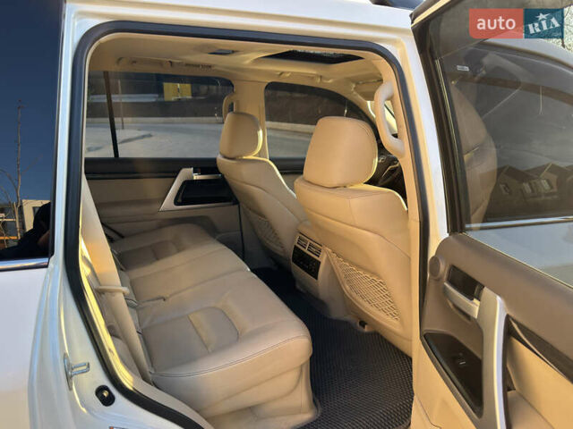 Білий Тойота Ленд Крузер, об'ємом двигуна 4.61 л та пробігом 239 тис. км за 48500 $, фото 11 на Automoto.ua