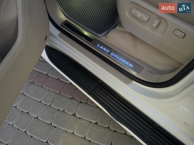 Білий Тойота Ленд Крузер, об'ємом двигуна 4.61 л та пробігом 239 тис. км за 48500 $, фото 7 на Automoto.ua