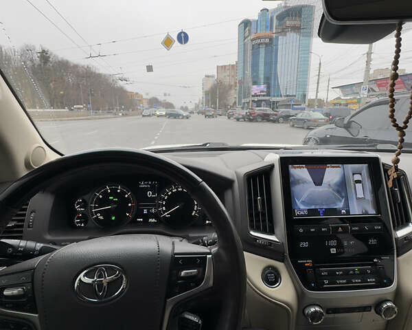 Білий Тойота Ленд Крузер, об'ємом двигуна 4.61 л та пробігом 239 тис. км за 48500 $, фото 20 на Automoto.ua