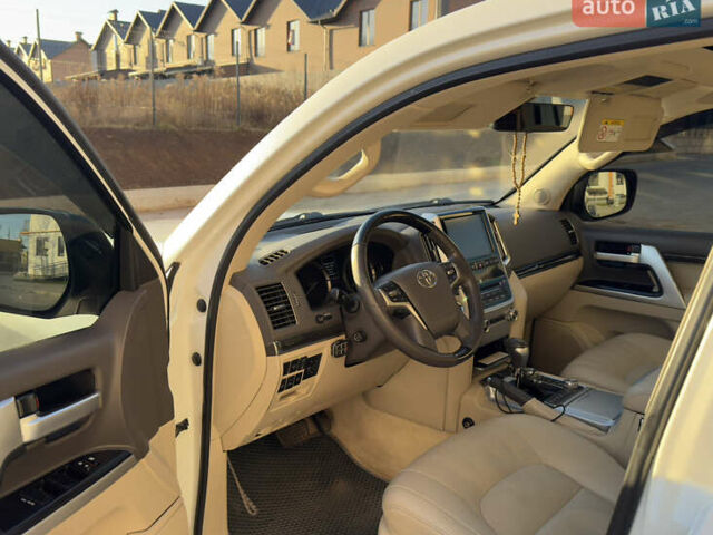 Білий Тойота Ленд Крузер, об'ємом двигуна 4.61 л та пробігом 239 тис. км за 48500 $, фото 10 на Automoto.ua