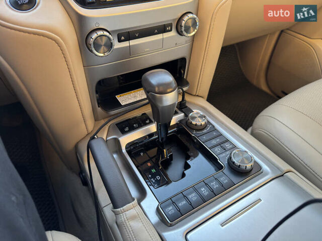 Білий Тойота Ленд Крузер, об'ємом двигуна 4.61 л та пробігом 239 тис. км за 48500 $, фото 5 на Automoto.ua