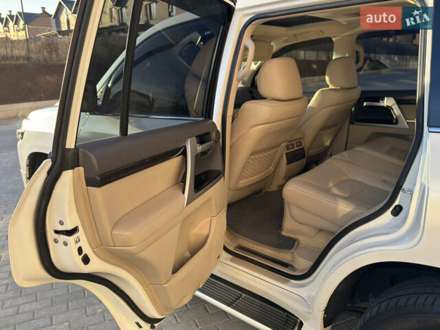 Білий Тойота Ленд Крузер, об'ємом двигуна 4.61 л та пробігом 239 тис. км за 48500 $, фото 9 на Automoto.ua