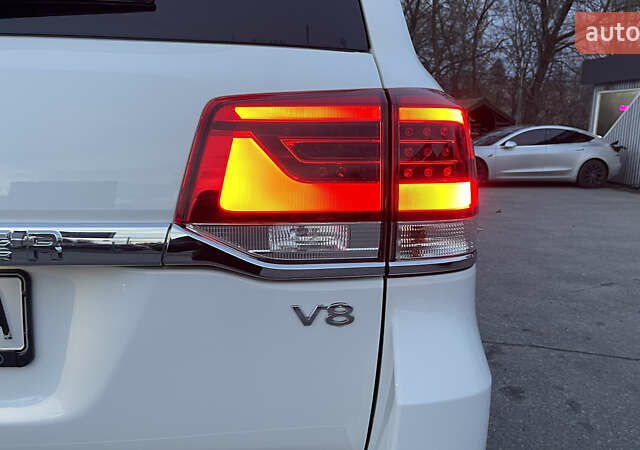 Белый Тойота Ленд Крузер, объемом двигателя 4.46 л и пробегом 125 тыс. км за 58000 $, фото 30 на Automoto.ua