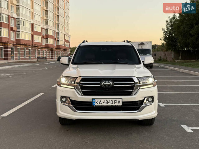 Белый Тойота Ленд Крузер, объемом двигателя 4.46 л и пробегом 135 тыс. км за 63000 $, фото 11 на Automoto.ua
