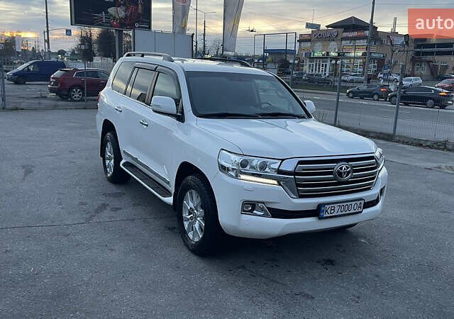 Белый Тойота Ленд Крузер, объемом двигателя 4.46 л и пробегом 125 тыс. км за 58000 $, фото 10 на Automoto.ua