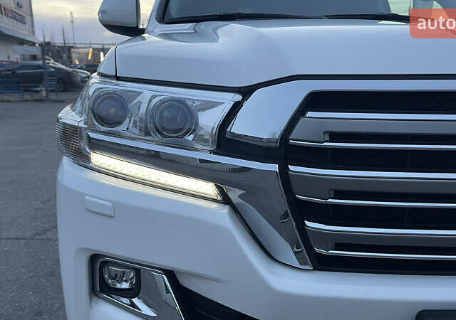 Белый Тойота Ленд Крузер, объемом двигателя 4.46 л и пробегом 125 тыс. км за 58000 $, фото 12 на Automoto.ua