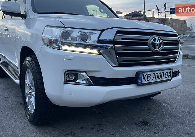 Белый Тойота Ленд Крузер, объемом двигателя 4.46 л и пробегом 125 тыс. км за 58000 $, фото 11 на Automoto.ua