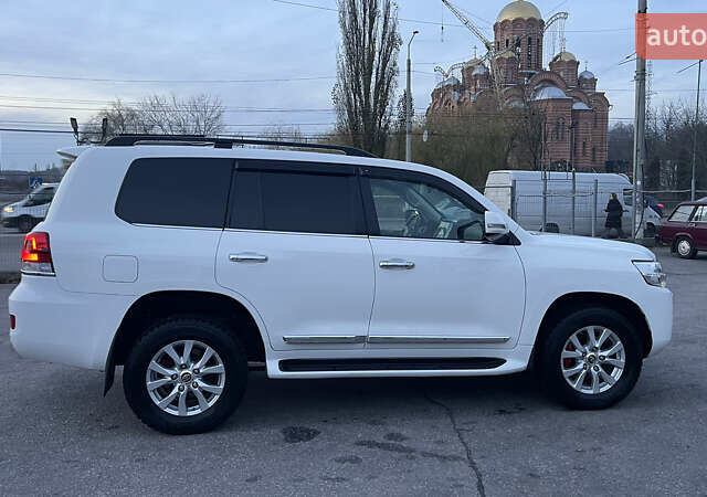 Белый Тойота Ленд Крузер, объемом двигателя 4.46 л и пробегом 125 тыс. км за 58000 $, фото 8 на Automoto.ua