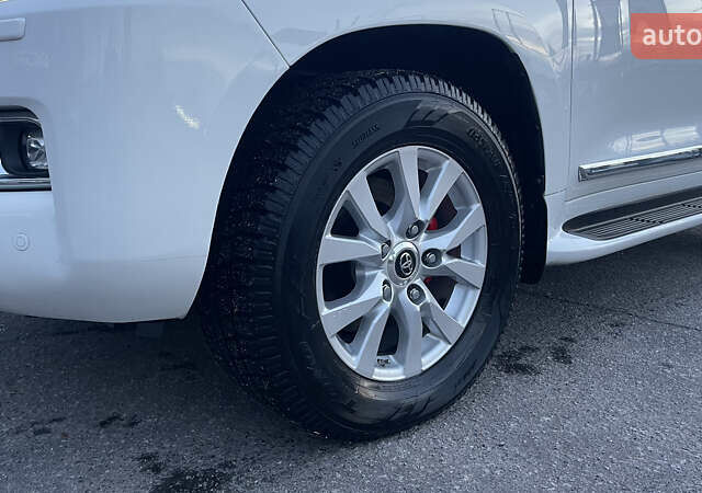 Белый Тойота Ленд Крузер, объемом двигателя 4.46 л и пробегом 125 тыс. км за 58000 $, фото 15 на Automoto.ua