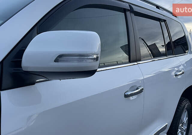 Белый Тойота Ленд Крузер, объемом двигателя 4.46 л и пробегом 125 тыс. км за 58000 $, фото 17 на Automoto.ua