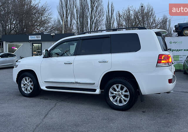 Белый Тойота Ленд Крузер, объемом двигателя 4.46 л и пробегом 125 тыс. км за 58000 $, фото 3 на Automoto.ua