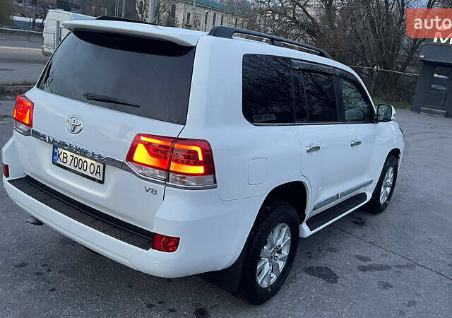 Белый Тойота Ленд Крузер, объемом двигателя 4.46 л и пробегом 125 тыс. км за 58000 $, фото 31 на Automoto.ua