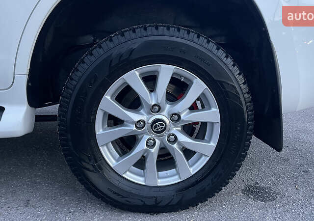 Белый Тойота Ленд Крузер, объемом двигателя 4.46 л и пробегом 125 тыс. км за 58000 $, фото 36 на Automoto.ua