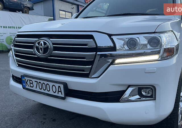 Белый Тойота Ленд Крузер, объемом двигателя 4.46 л и пробегом 125 тыс. км за 58000 $, фото 13 на Automoto.ua