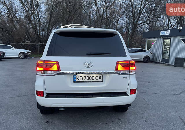 Белый Тойота Ленд Крузер, объемом двигателя 4.46 л и пробегом 125 тыс. км за 58000 $, фото 5 на Automoto.ua