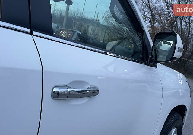 Белый Тойота Ленд Крузер, объемом двигателя 4.46 л и пробегом 125 тыс. км за 58000 $, фото 33 на Automoto.ua