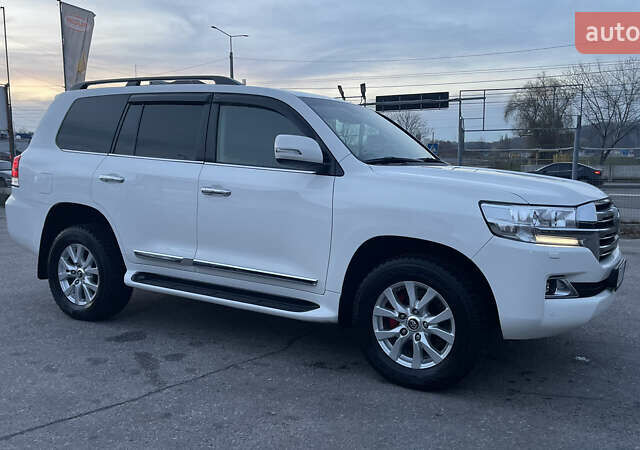 Белый Тойота Ленд Крузер, объемом двигателя 4.46 л и пробегом 125 тыс. км за 58000 $, фото 9 на Automoto.ua