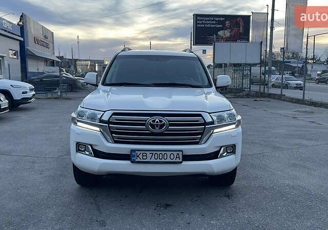 Белый Тойота Ленд Крузер, объемом двигателя 4.46 л и пробегом 125 тыс. км за 58000 $, фото 1 на Automoto.ua