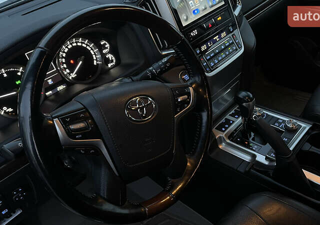 Белый Тойота Ленд Крузер, объемом двигателя 4.46 л и пробегом 125 тыс. км за 58000 $, фото 27 на Automoto.ua