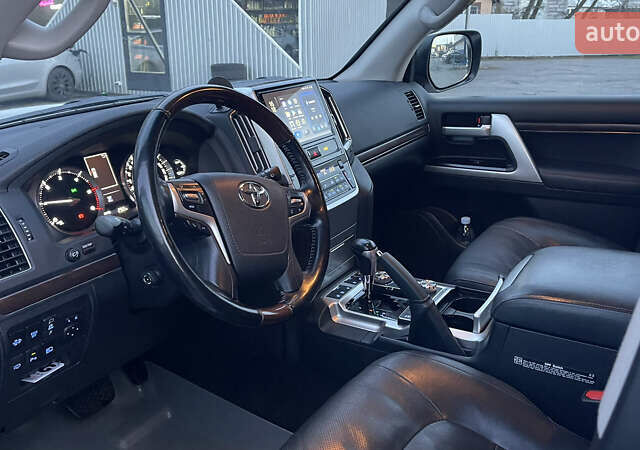 Белый Тойота Ленд Крузер, объемом двигателя 4.46 л и пробегом 125 тыс. км за 58000 $, фото 19 на Automoto.ua