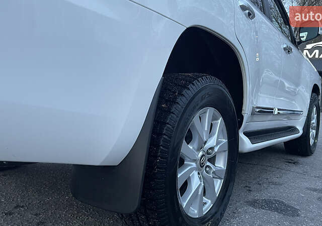 Белый Тойота Ленд Крузер, объемом двигателя 4.46 л и пробегом 125 тыс. км за 58000 $, фото 32 на Automoto.ua