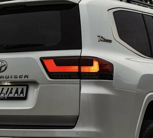 Белый Тойота Ленд Крузер, объемом двигателя 3.45 л и пробегом 60 тыс. км за 78000 $, фото 5 на Automoto.ua