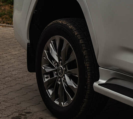 Белый Тойота Ленд Крузер, объемом двигателя 3.45 л и пробегом 60 тыс. км за 78000 $, фото 11 на Automoto.ua