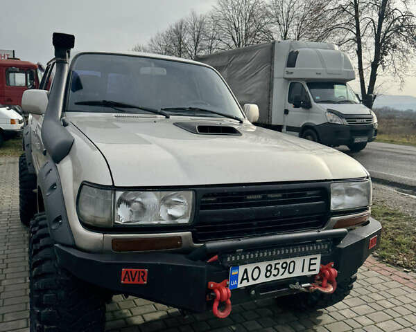 Бежевый Тойота Ленд Крузер, объемом двигателя 4.16 л и пробегом 300 тыс. км за 18900 $, фото 5 на Automoto.ua