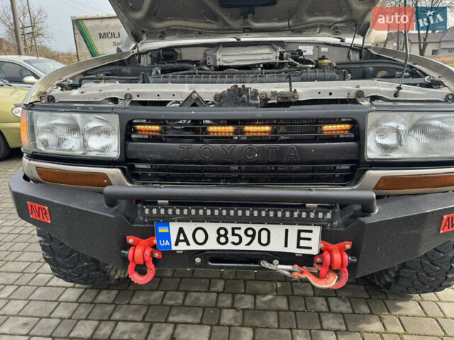 Бежевый Тойота Ленд Крузер, объемом двигателя 4.16 л и пробегом 300 тыс. км за 18900 $, фото 6 на Automoto.ua