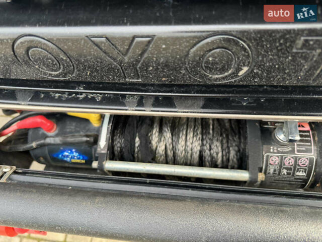 Бежевый Тойота Ленд Крузер, объемом двигателя 4.16 л и пробегом 300 тыс. км за 18900 $, фото 13 на Automoto.ua