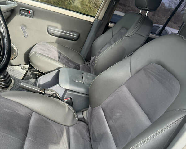 Бежевый Тойота Ленд Крузер, объемом двигателя 4.16 л и пробегом 300 тыс. км за 18900 $, фото 7 на Automoto.ua