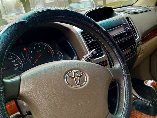 Бежевый Тойота Ленд Крузер, объемом двигателя 4 л и пробегом 330 тыс. км за 12500 $, фото 3 на Automoto.ua