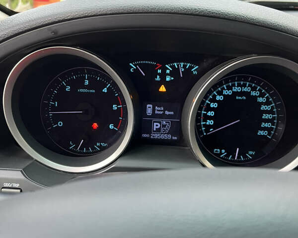 Бежевый Тойота Ленд Крузер, объемом двигателя 4.46 л и пробегом 295 тыс. км за 24000 $, фото 6 на Automoto.ua