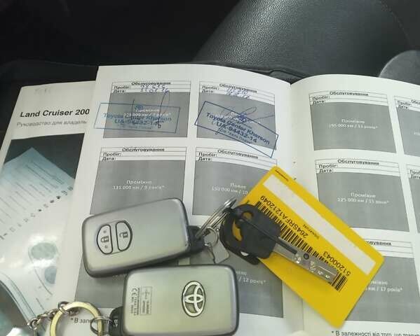 Бежевый Тойота Ленд Крузер, объемом двигателя 4.5 л и пробегом 156 тыс. км за 29000 $, фото 5 на Automoto.ua