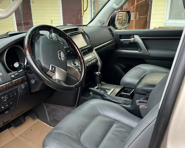 Бежевый Тойота Ленд Крузер, объемом двигателя 4.46 л и пробегом 295 тыс. км за 24000 $, фото 9 на Automoto.ua