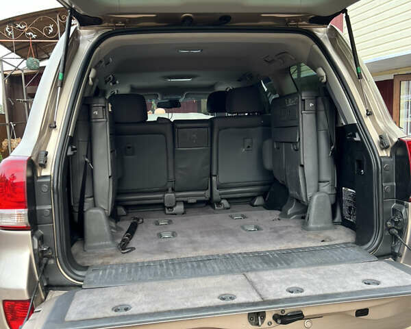 Бежевый Тойота Ленд Крузер, объемом двигателя 4.46 л и пробегом 295 тыс. км за 24000 $, фото 5 на Automoto.ua