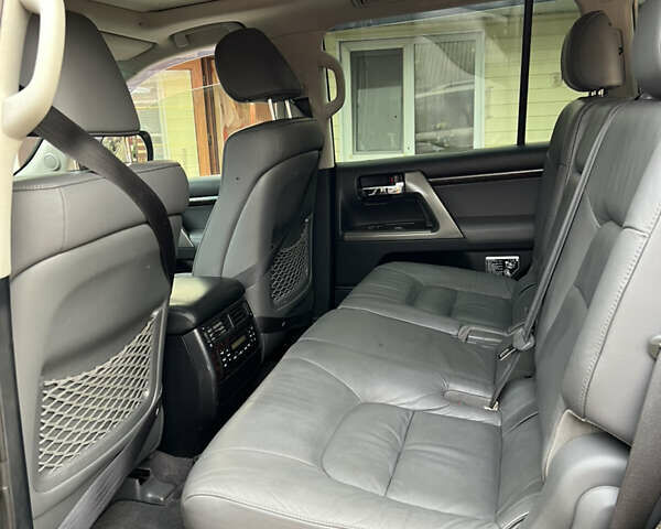 Бежевый Тойота Ленд Крузер, объемом двигателя 4.46 л и пробегом 295 тыс. км за 24000 $, фото 10 на Automoto.ua