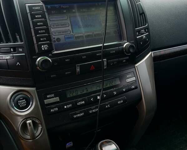 Бежевый Тойота Ленд Крузер, объемом двигателя 4.5 л и пробегом 156 тыс. км за 29000 $, фото 8 на Automoto.ua