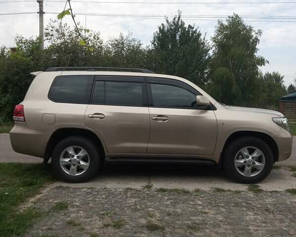 Бежевый Тойота Ленд Крузер, объемом двигателя 4.5 л и пробегом 156 тыс. км за 29000 $, фото 3 на Automoto.ua