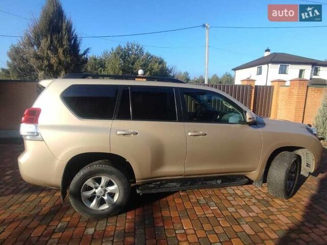 Бежевый Тойота Ленд Крузер, объемом двигателя 2.69 л и пробегом 264 тыс. км за 23000 $, фото 1 на Automoto.ua