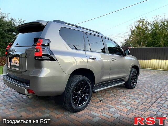 Бежевый Тойота Ленд Крузер, объемом двигателя 4 л и пробегом 90 тыс. км за 39500 $, фото 2 на Automoto.ua