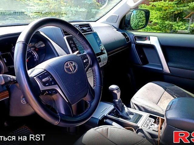 Бежевый Тойота Ленд Крузер, объемом двигателя 4 л и пробегом 90 тыс. км за 39500 $, фото 3 на Automoto.ua