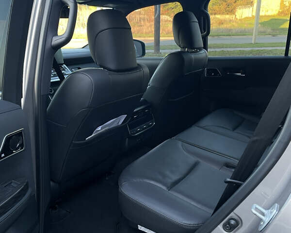 Бежевый Тойота Ленд Крузер, объемом двигателя 3.45 л и пробегом 24 тыс. км за 93000 $, фото 9 на Automoto.ua