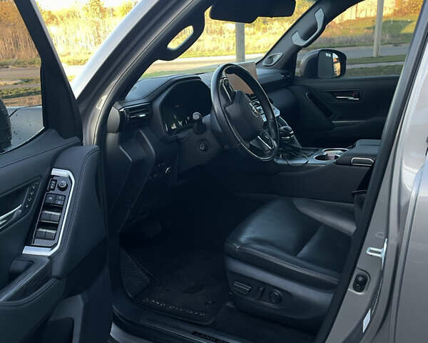 Бежевый Тойота Ленд Крузер, объемом двигателя 3.45 л и пробегом 24 тыс. км за 93000 $, фото 10 на Automoto.ua