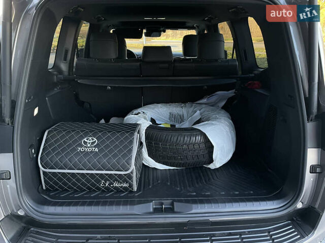 Бежевый Тойота Ленд Крузер, объемом двигателя 3.45 л и пробегом 24 тыс. км за 93000 $, фото 13 на Automoto.ua