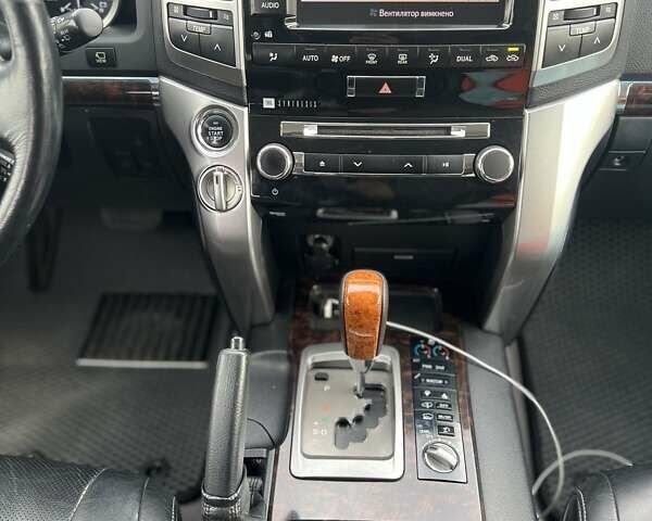 Чорний Тойота Ленд Крузер, об'ємом двигуна 4.5 л та пробігом 302 тис. км за 32000 $, фото 12 на Automoto.ua