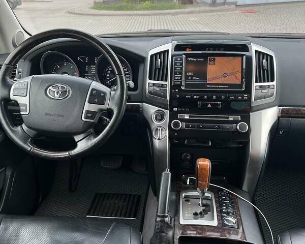 Чорний Тойота Ленд Крузер, об'ємом двигуна 4.5 л та пробігом 302 тис. км за 32000 $, фото 11 на Automoto.ua